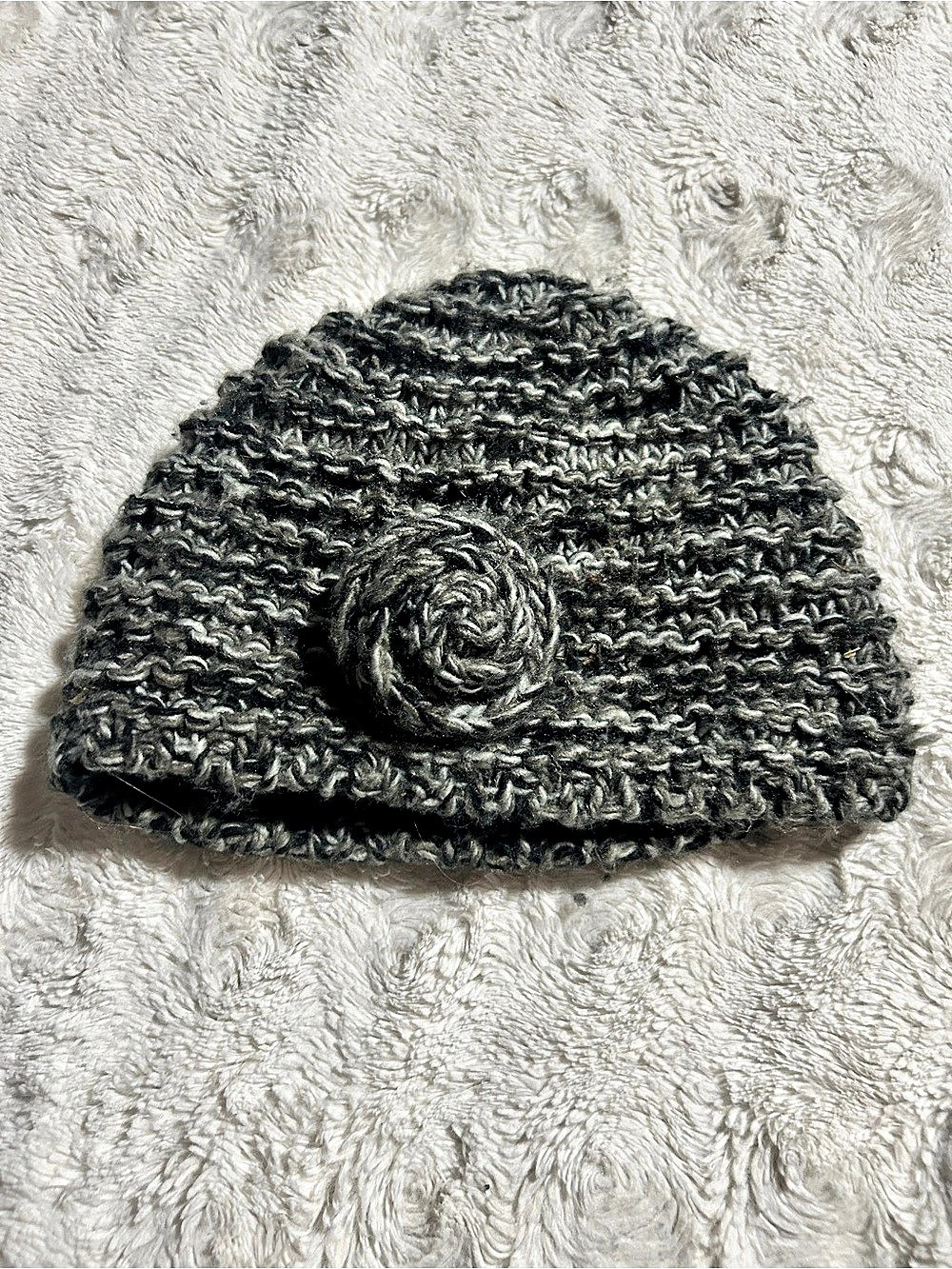 Moon Shadow Gray Knit Flower Hat Like New